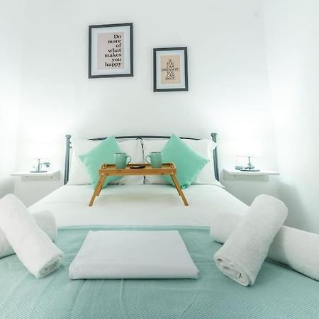 Апартаменты Modern & Stylish Flat For Friends & Couples Ираклион Экстерьер фото