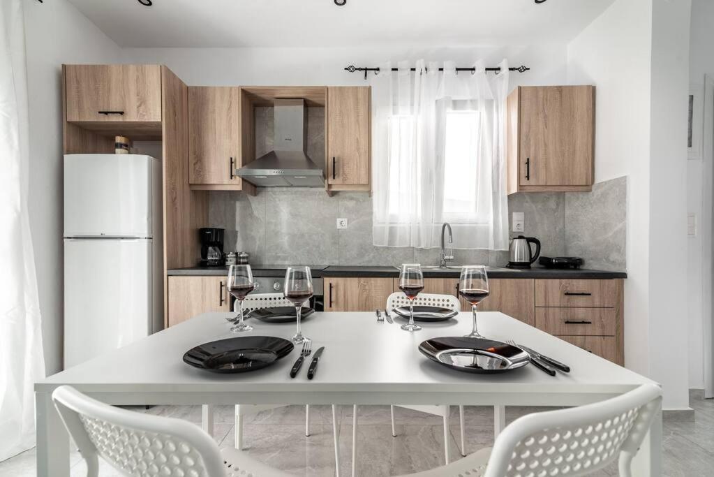 Апартаменты Modern & Stylish Flat For Friends & Couples Ираклион Экстерьер фото