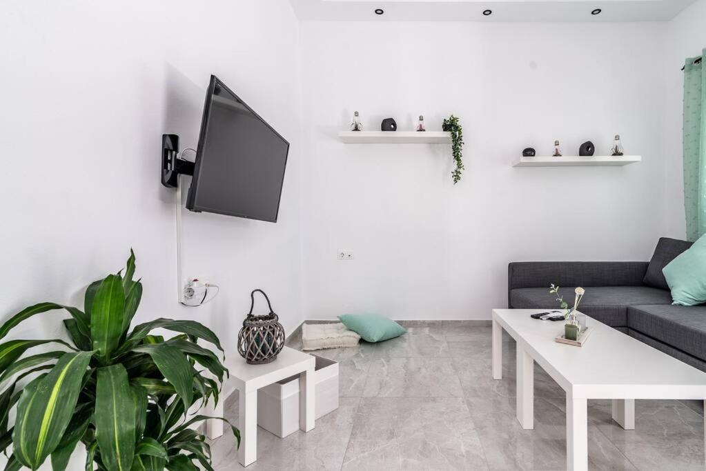 Апартаменты Modern & Stylish Flat For Friends & Couples Ираклион Экстерьер фото