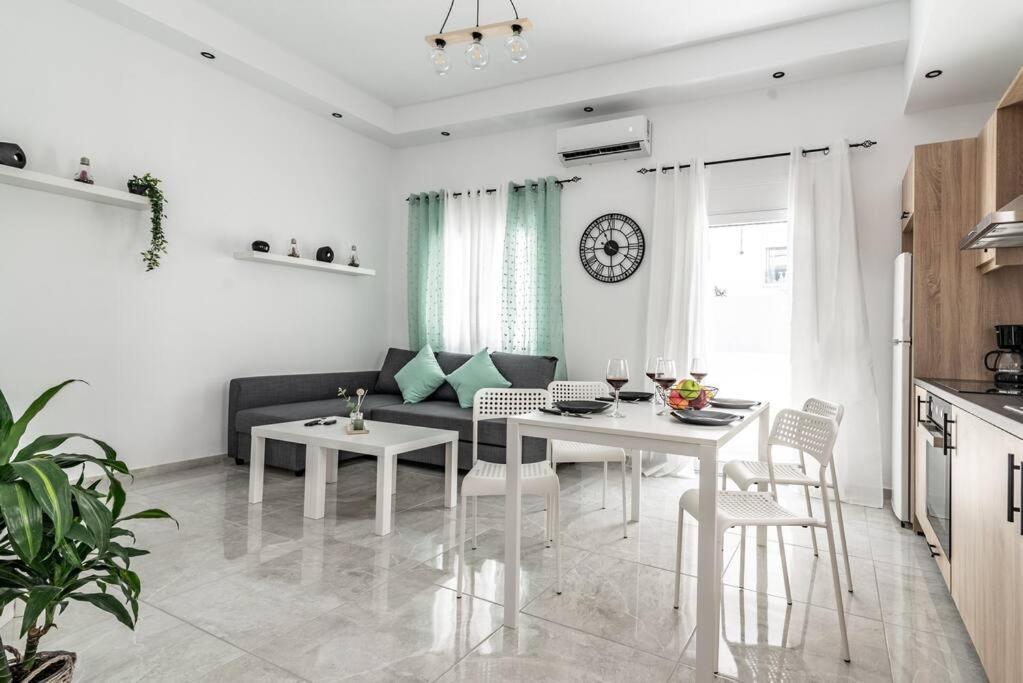 Апартаменты Modern & Stylish Flat For Friends & Couples Ираклион Экстерьер фото